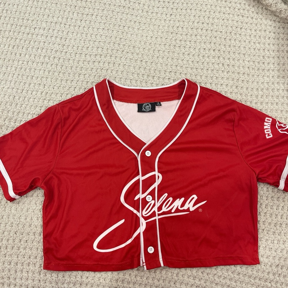 Selena Red  “como la flor” cropped jersey size M - can fit a small for oversized